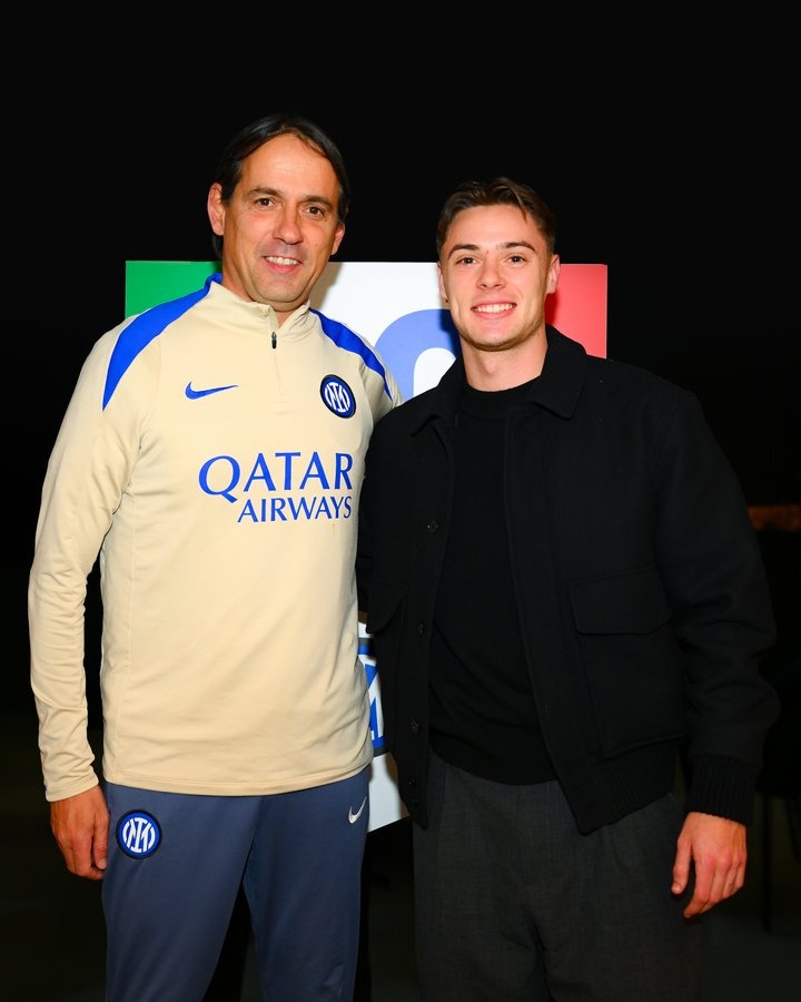  欢迎新援！国米官方社媒晒扎莱夫斯基加盟照片