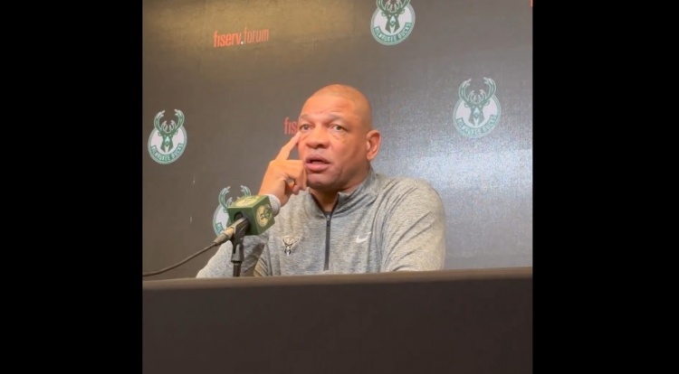  里弗斯：一开始我以为东契奇浓眉交易是AI生成的 我从未见过