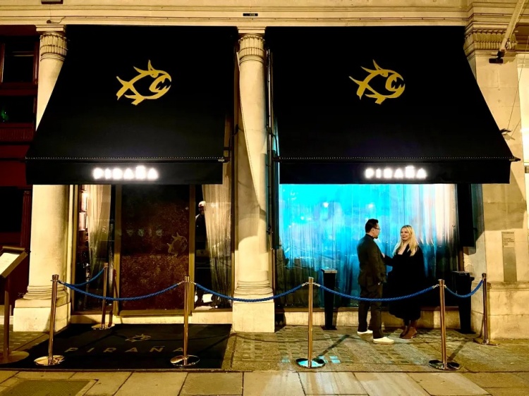  男模出街！利物浦众将在客胜伯恩茅斯后，现身西伦敦豪华餐厅聚餐