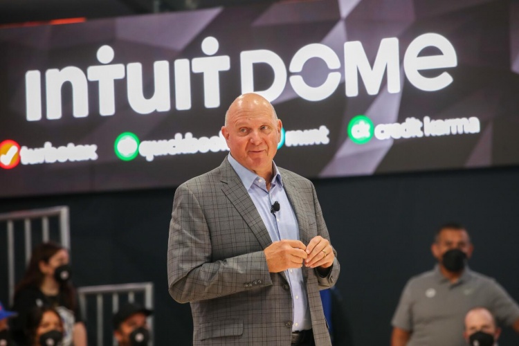  快船总裁：羞羞视频免费看网站在线观看还会有动作 球队短期策略就是尽可能保持竞争力