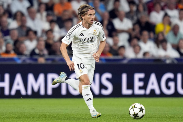  西媒：莫德里奇可能是皇马唯一能在场上教导维尼修斯的球员