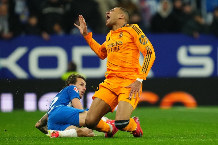  裁判专家：罗梅罗飞铲姆巴佩绝对是红牌，是最典型和明显的红牌